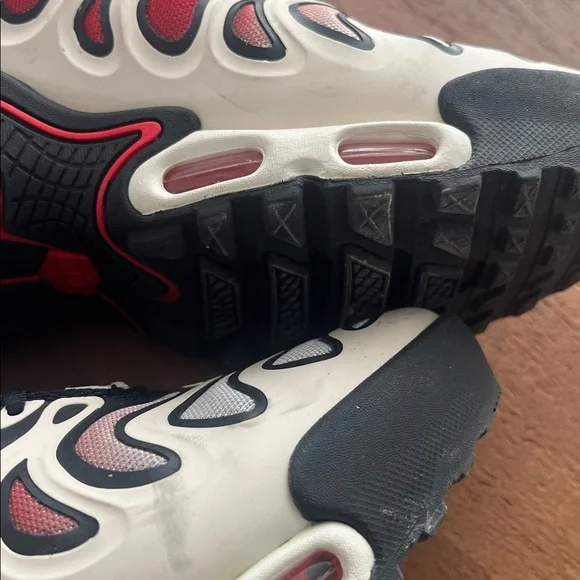 Nike Air Max Plus Drift in the "Sail and Blk" colorway - Picture 7 of 8
